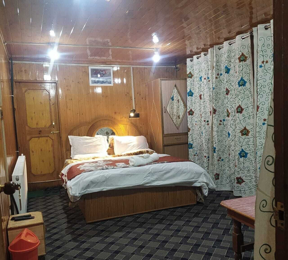Room 3, Hotel Roseland Cottage Gulmarg, Baramulla