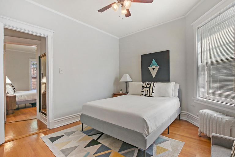 Room 4, Feel at Home 2BR Apt - Buckingham 3, Cook
