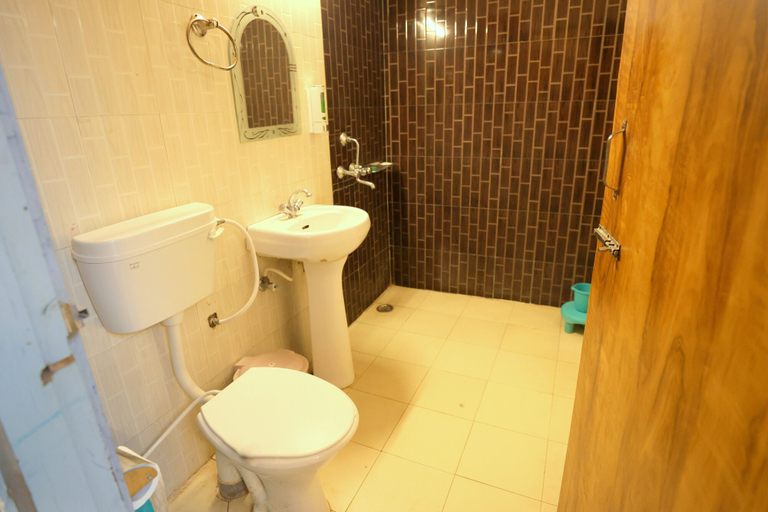 Bathroom 2, Aranya Resort & Suites By Shivaneel, Nainital