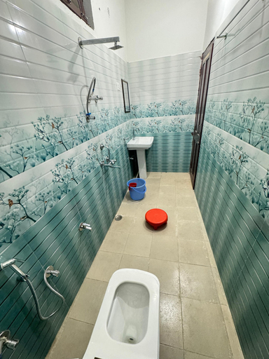 Bathroom 3, Hotel Rest and Bite, Uttarkashi