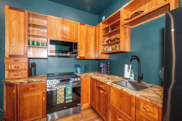 Private kitchen 3, Timeless on Main 2 For 2, Clinton