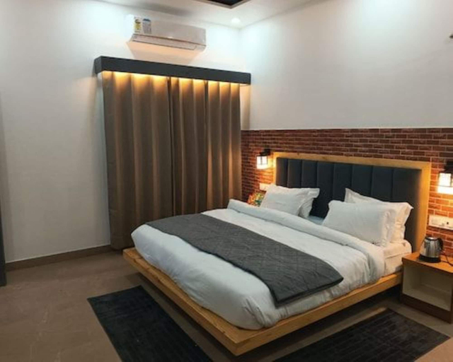 Room 4, Red Roof Inn, Nainital