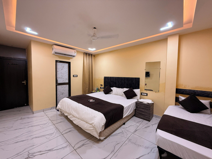Room 4, Hotel Roshan, Ujjain