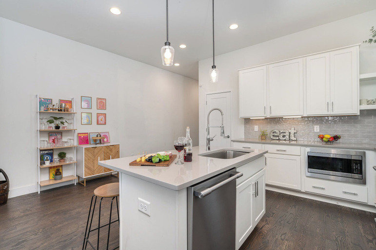Interior 3, Jade - Private Patio and Balcony - Near Germantown, Davidson