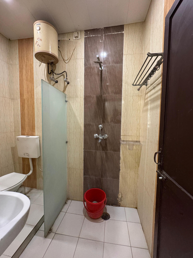 Bathroom 3, Sahani Hotel, Varanasi