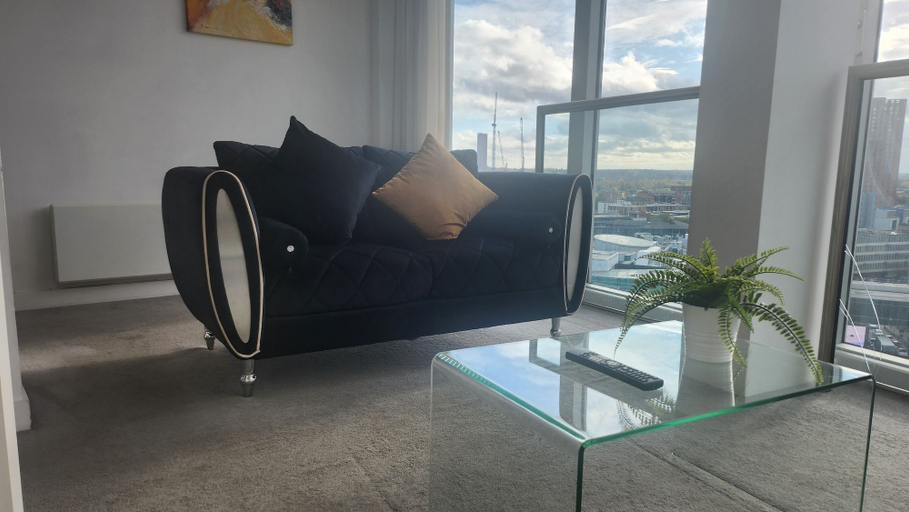 Living area 5, Cityscape Apartment in Rotunda Bham, Birmingham