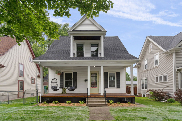 Exterior 3, Retro Haus, Hennepin