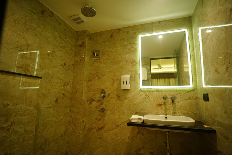 Bathroom 4, Prahlad Palace Gwalior, Gwalior
