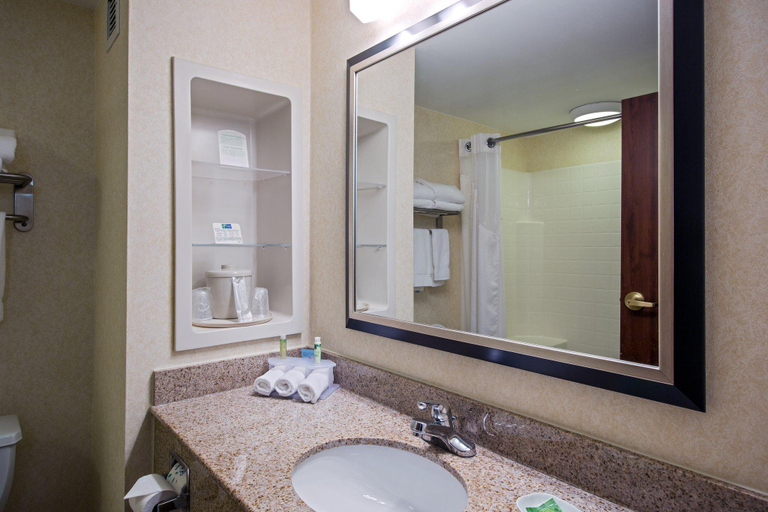 Bathroom 5, White Pine Lodge, Cattaraugus