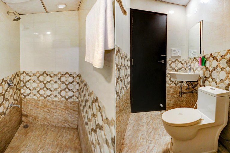 Bathroom, FabHotel Grand Capitol, Jaipur