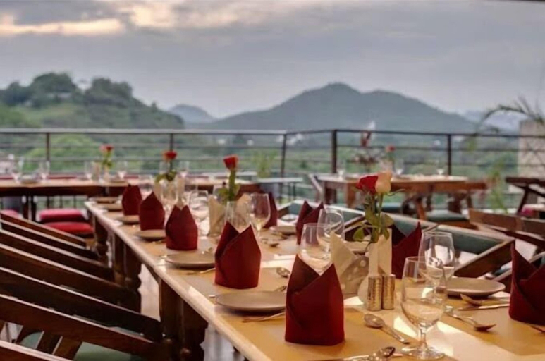 Restaurant 2, Hotel Apricot One Udaipur -Near Fateh Sagar Lake, Udaipur