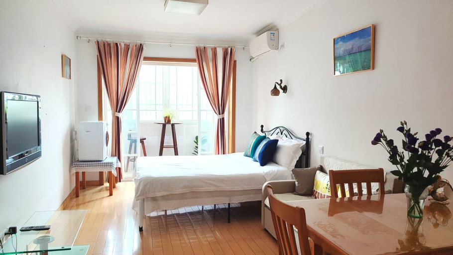 Room 2, Lilys home Jingan Temple, Shanghai