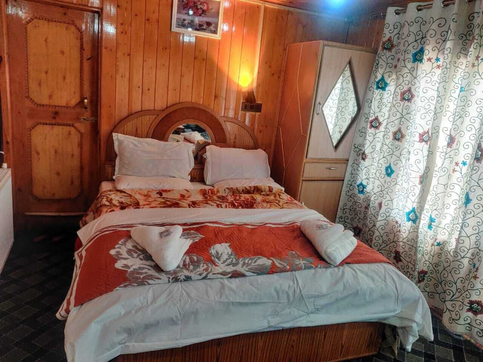 Room 4, Hotel Roseland Cottage Gulmarg, Baramulla