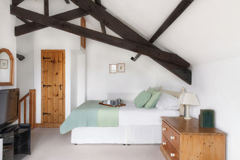 Bedroom 2, Downe Cottages, Devon