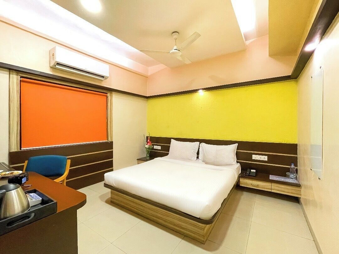Bedroom 3, Hotel Golden Treat, Indore