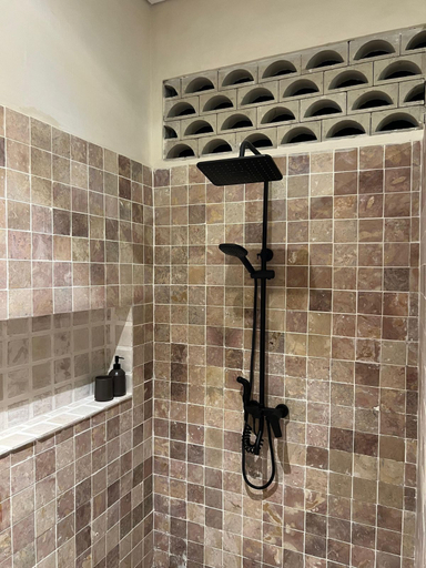 Bathroom, El Campo Mushroom, Klungkung