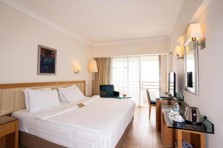 Bedroom 3, Korumar Hotel Deluxe, Kuşadası