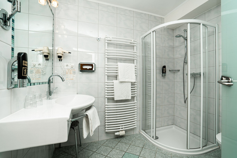 Bathroom 3, Seehotel Steiner, Spittal an der Drau