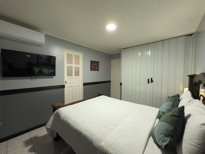 Room 4, Stada, Alajuela