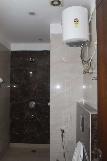 Bathroom 4, Flourish Stay Saket near Max Hospital, Delhi