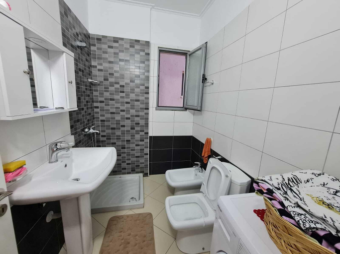 Bathroom 3, Seascape Apartments Vlore, Vlorës