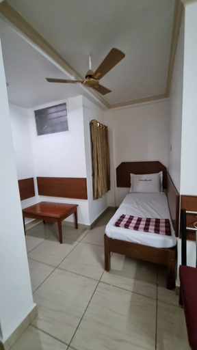 Room 2, Hotel Bharath, Chennai