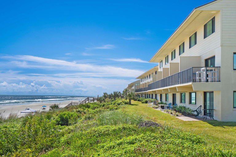 Room 5, Oceanfront Pool Tennis BBQ Patio Free Parking, Saint Johns