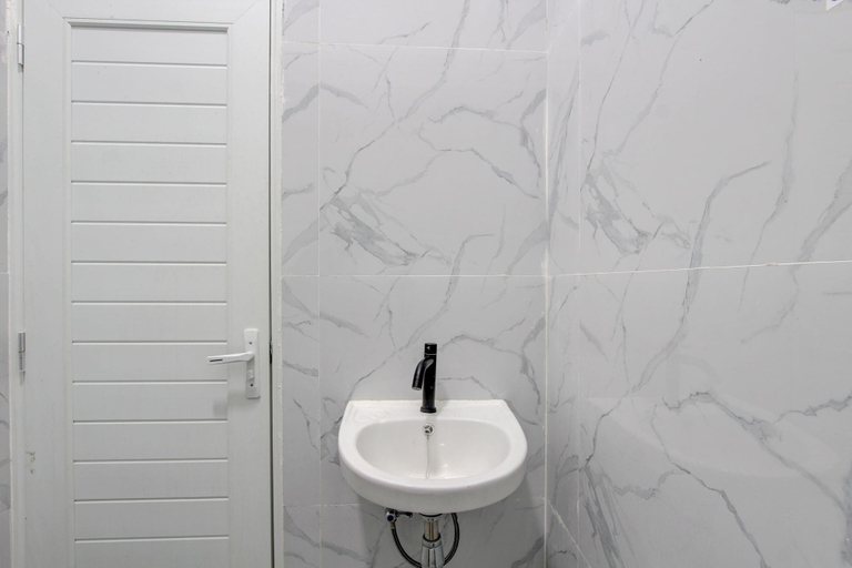 Bathroom 4, Capital O Barra Residence, Pekalongan