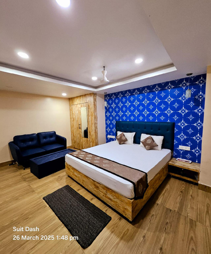 Bedroom, the santosh inn, Puri