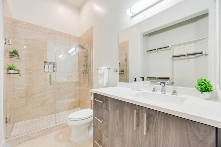 Bathroom 2, Modern Cityviews I Gym I Free Parking, Dallas