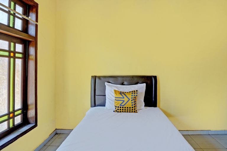 Room 4, SPOT ON 92475 Rc Homestay Syariah, Banyuwangi