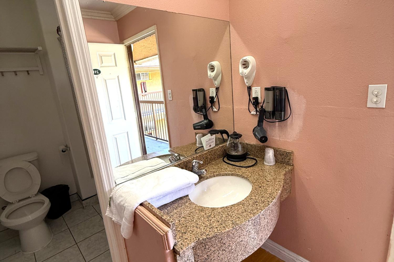 Bathroom 3, Travel Inn Downtown LA, Los Angeles