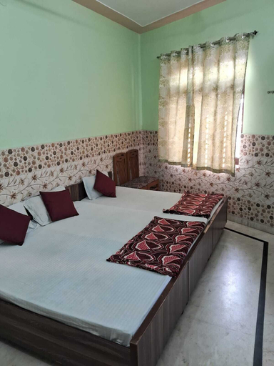 Room 4, Maa Saraswati Atithi Bhavan, Mathura