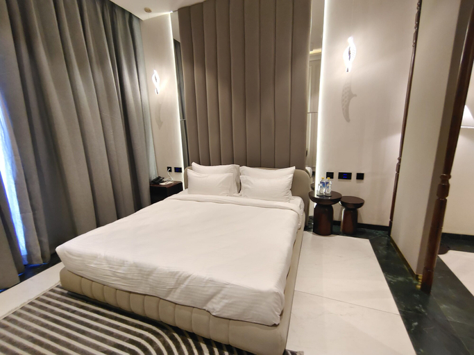 Room 3, Omaya Suites, Raipur