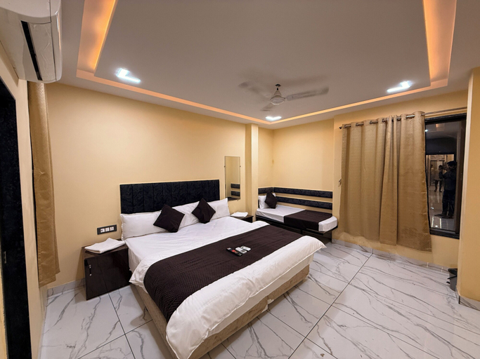 Room 3, Hotel Roshan, Ujjain