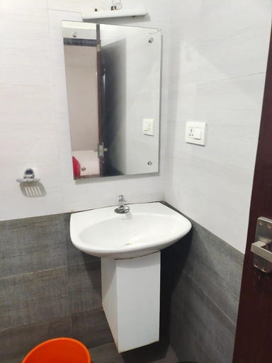 Bathroom 4, Moon Way, Idukki