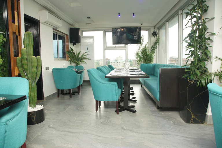 Restaurant 5, Exotic Plaza Hotel, Wouri