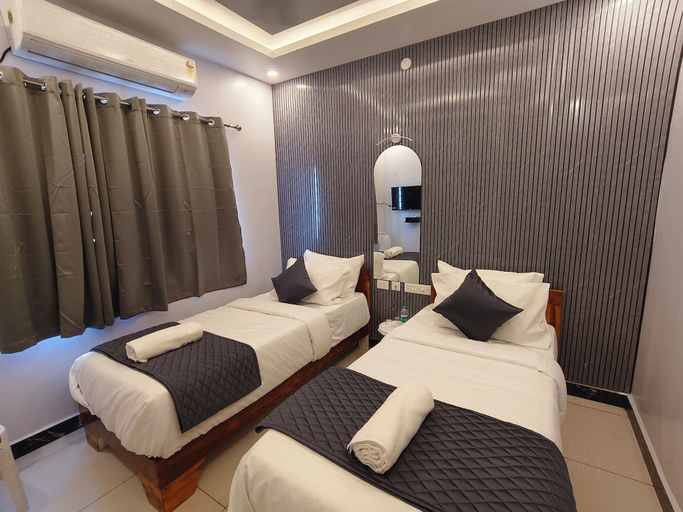 Room 5, Le Avirah, Viluppuram