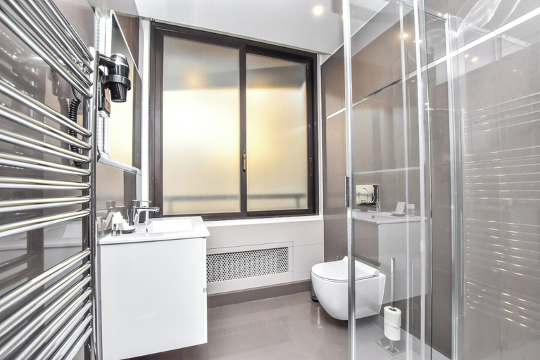 Bathroom 3, Bright Apartment - 1br/4p - Near Opera Garnier, Paris