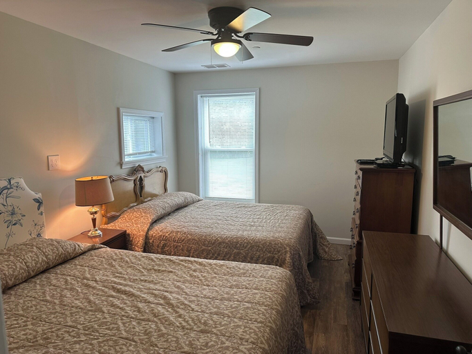Bedroom 2, Major League Motor Inn, Otsego