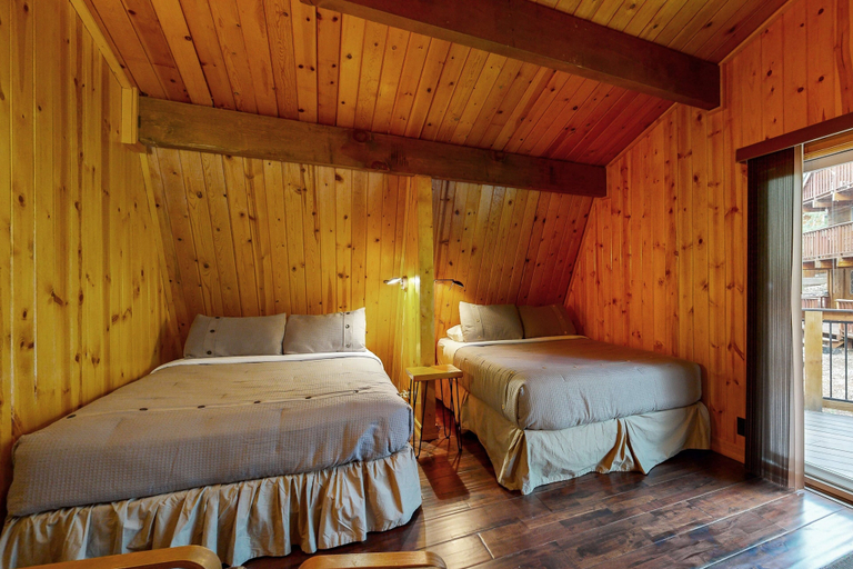Room 3, Primrose Cabin #709, San Bernardino