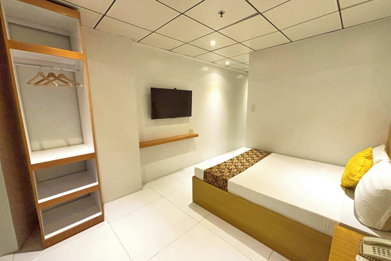 Room 5, LuxeLite Suites Pasay, Pasay City