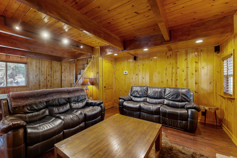 Interior 2, Primrose Cabin #709, San Bernardino