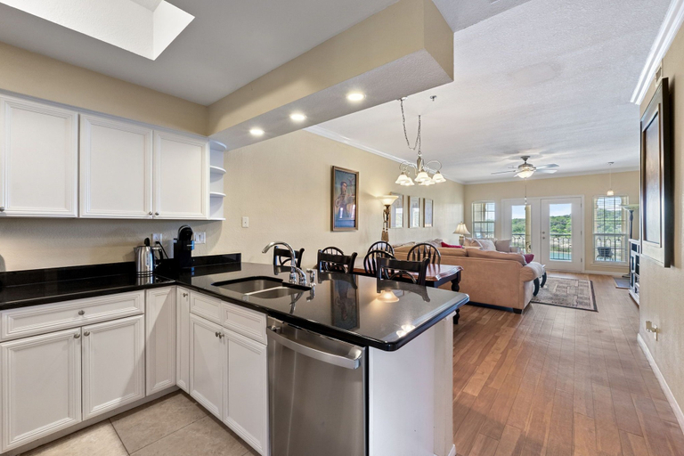 Interior 3, Paradise Island - 2br/2ba Condo With Epic Views of Lake and Pool, Travis