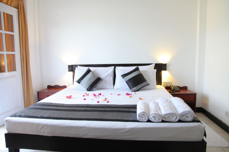 Room 4, Nathaliya Transit hotel CMB, Katana