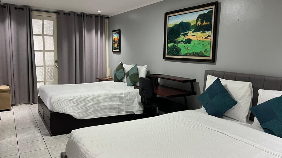 Room 5, Stada, Alajuela