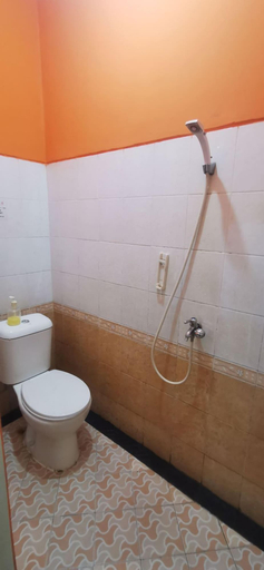 Bathroom 5, Hotel O Classic Guesthouse, Balikpapan