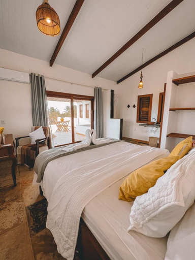 Room 5, casa nossa prea, Cruz