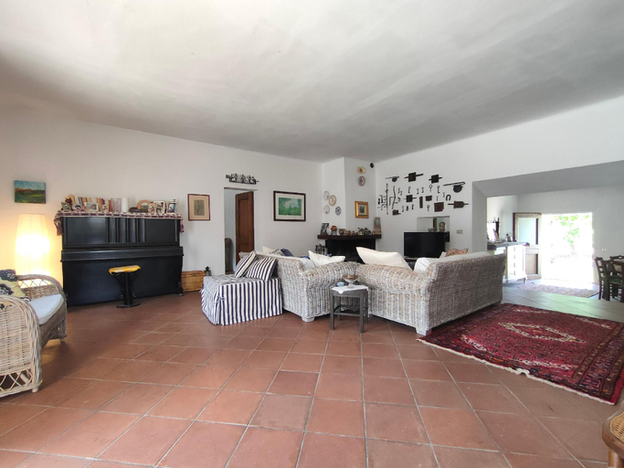 4, Santolo Country Retreat, Syracuse