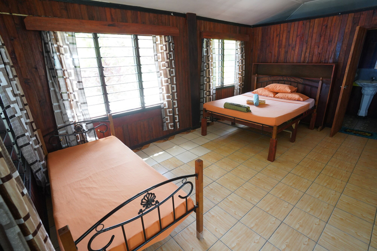 Room 5, White Sandy Beach Eco Lodge, Ba